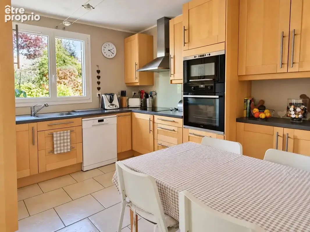 Maison 8 pièces 182 m² à vendre à Voisins-Le-Bretonneux (78960) - photo 6