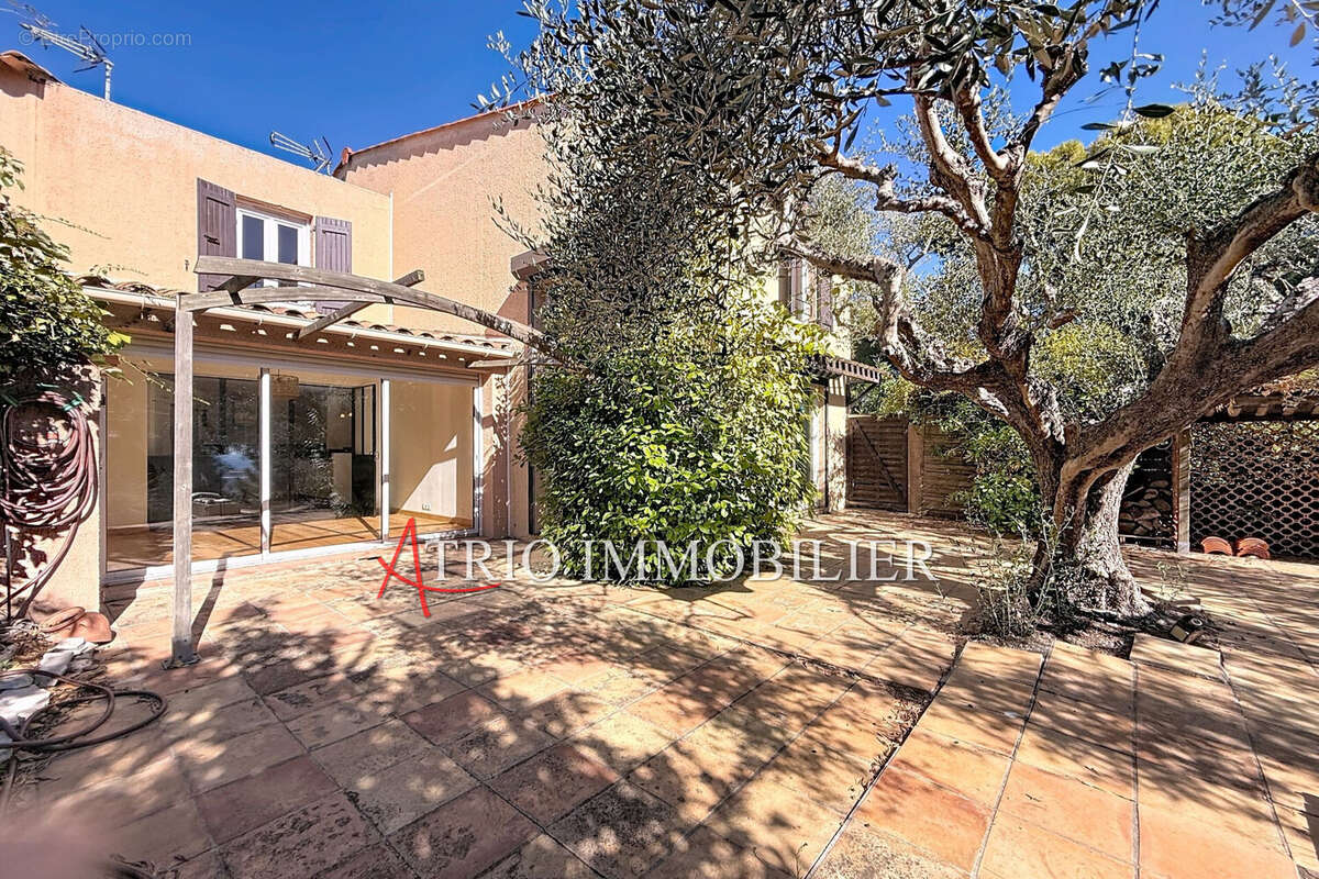 Maison à SAINT-LAURENT-DU-VAR