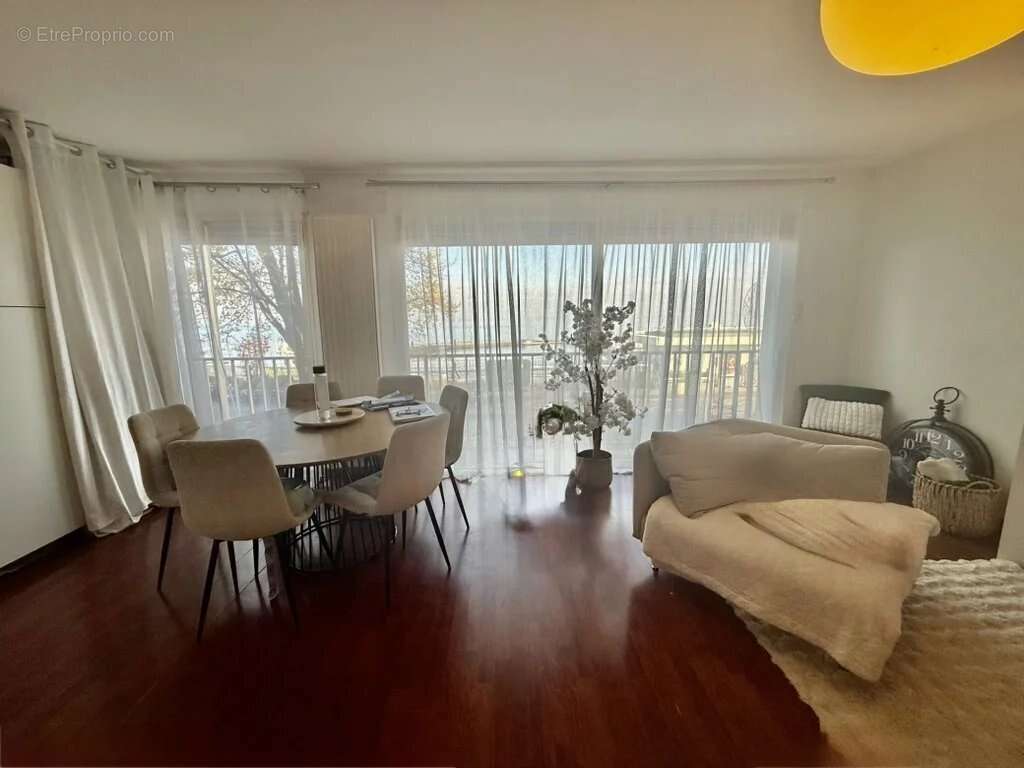 Appartement à EVIAN-LES-BAINS