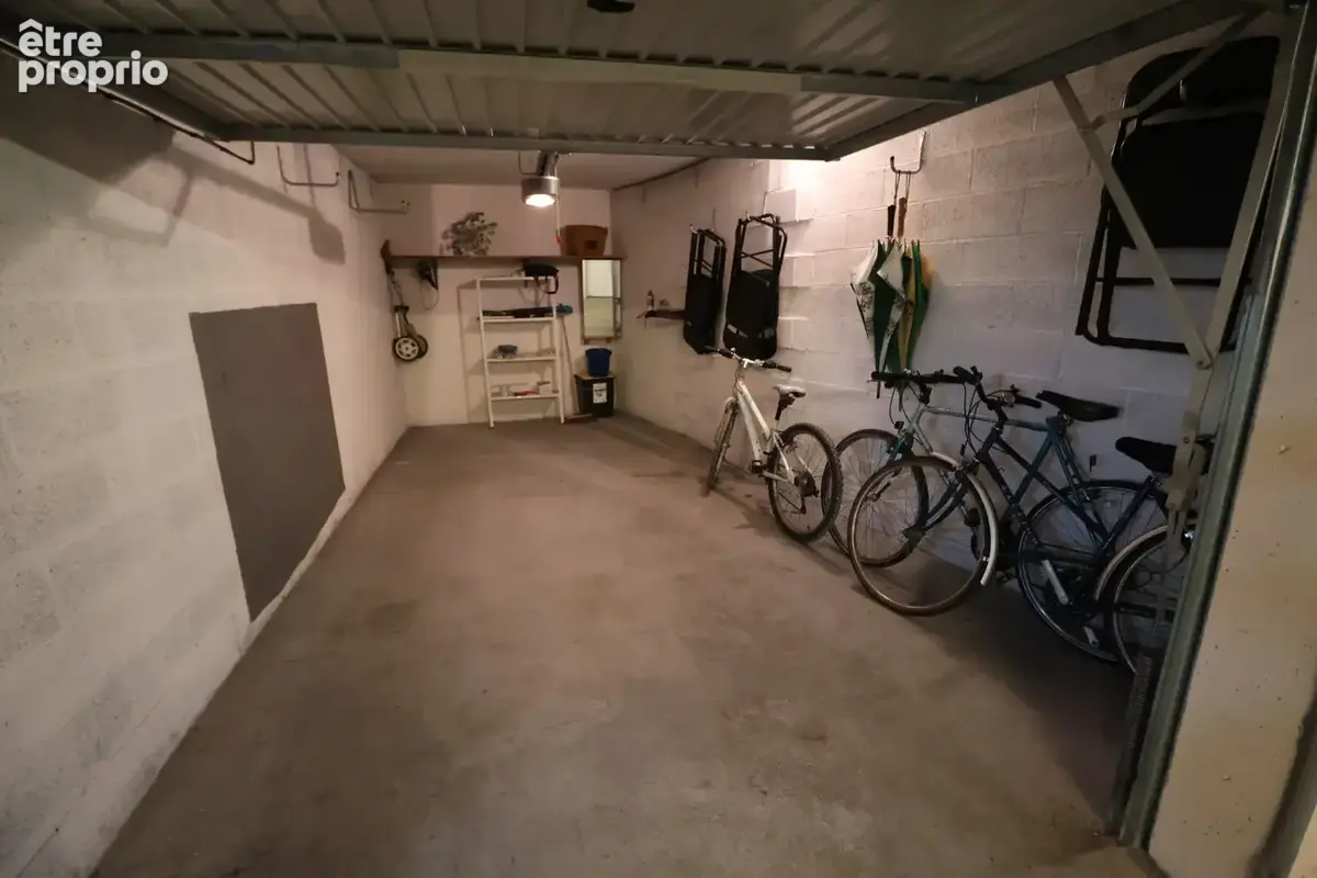 Très rare au pied de l'Eglise, superbe 2 pièces cabine avec balcon plein sud cave et garage - photo 12