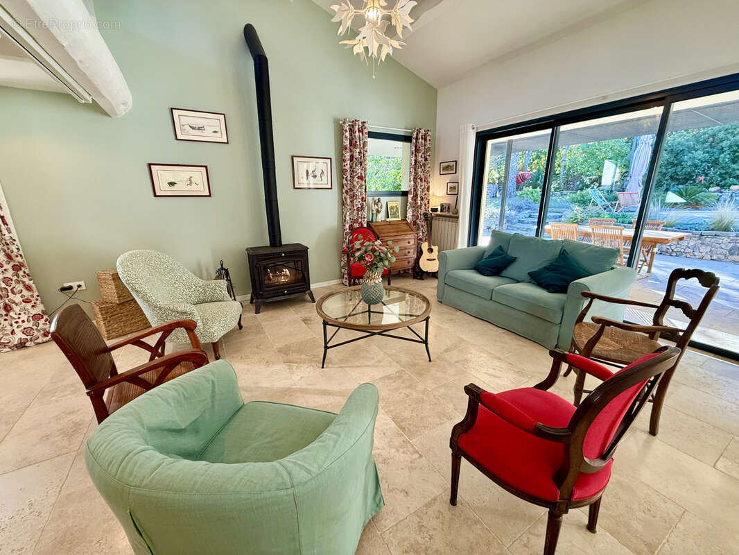 Maison à SAINT-CLEMENT-DE-RIVIERE