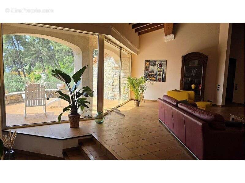 Maison 255 m² à La Farlede  - photo 3