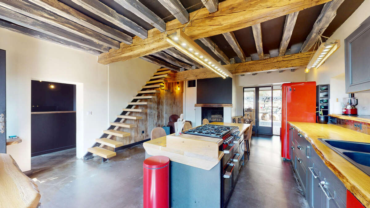 Maison à VILLENEUVE-L&#039;ARCHEVEQUE