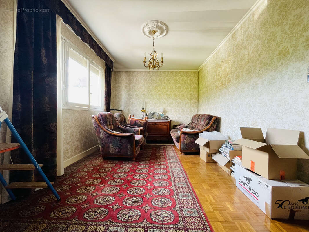 Maison à SAINT-PANTALEON-DE-LARCHE