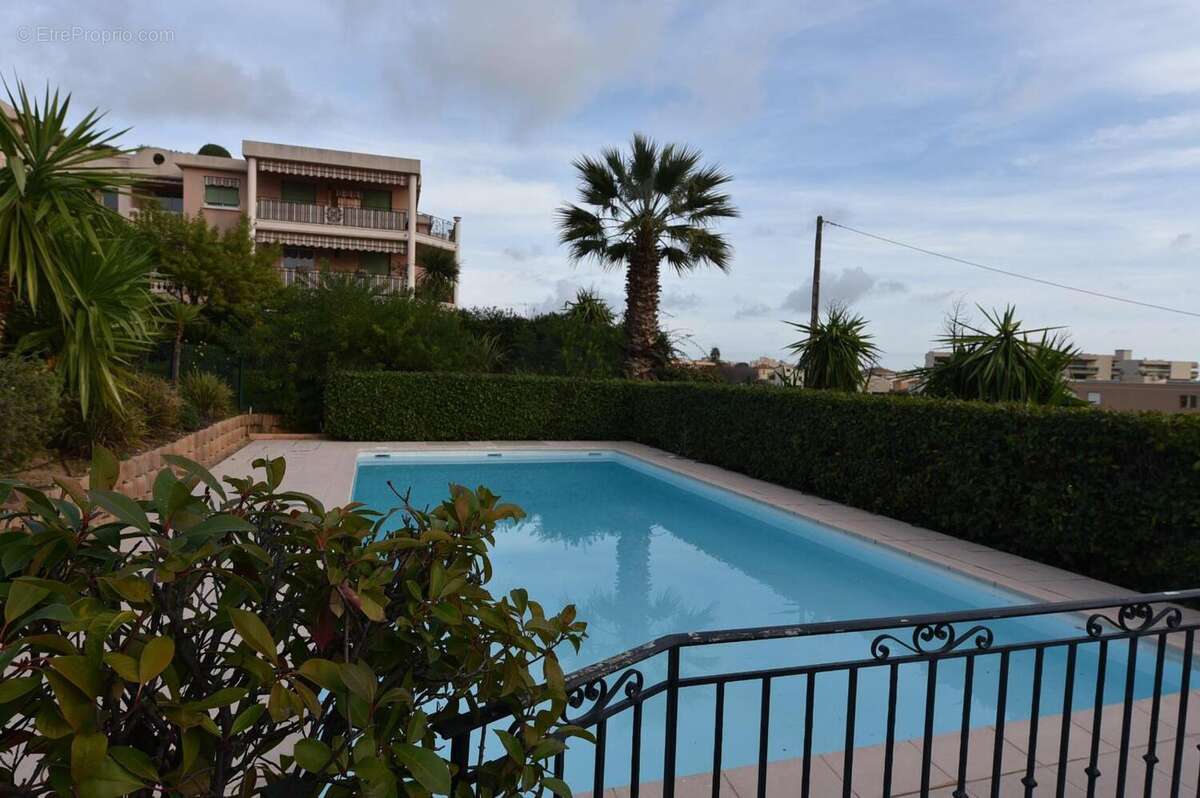   - Appartement à SAINT-LAURENT-DU-VAR