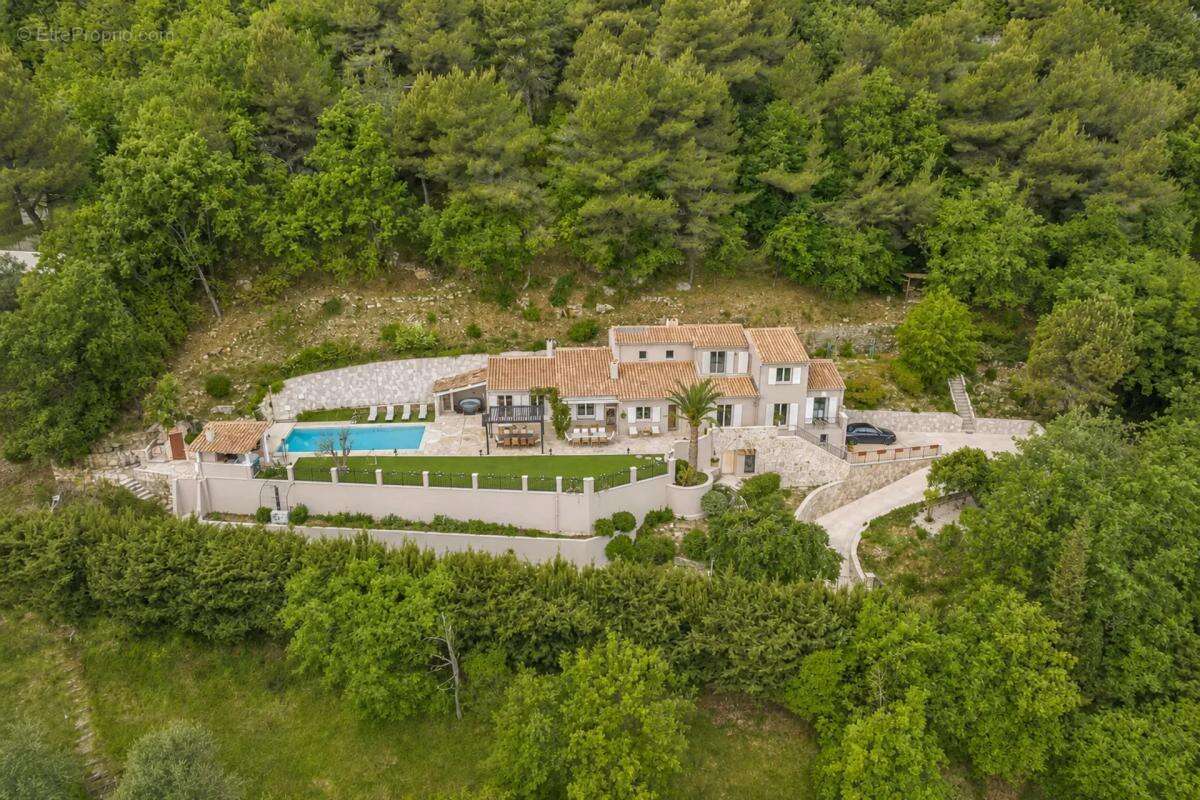 Maison de 6 pièces de 256 m² à Le Bar-sur-Loup - photo 16