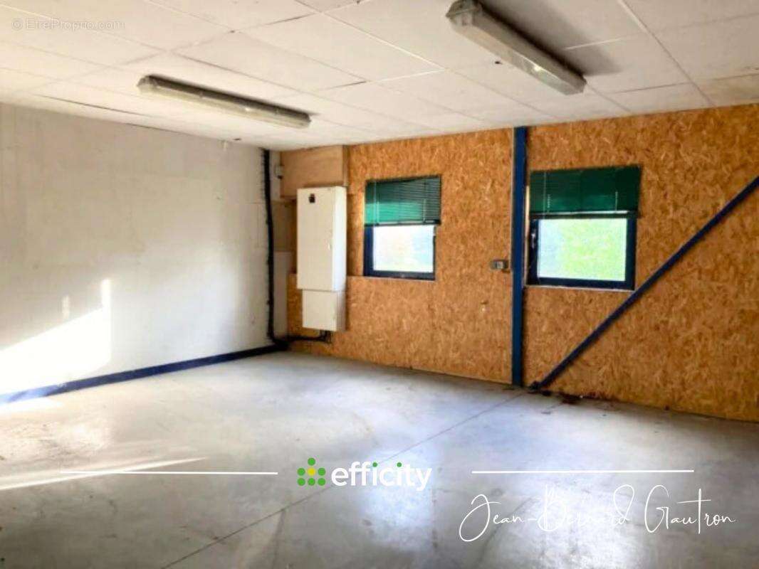 Commerce à PLOUNEVEZ-MOEDEC