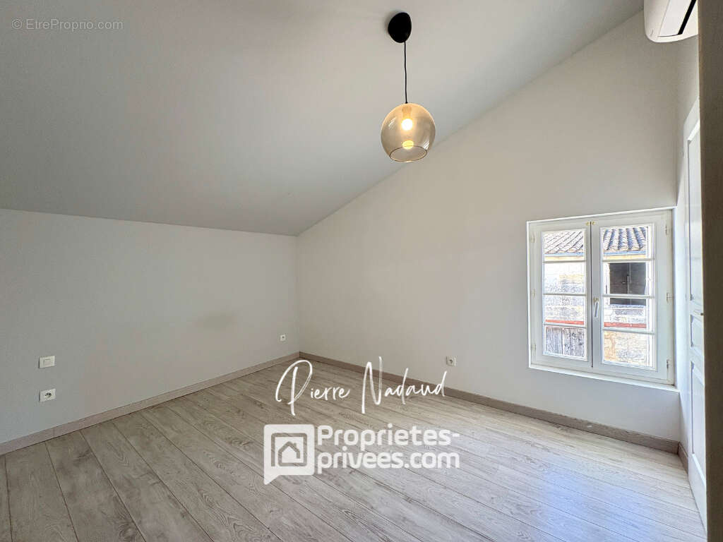 Maison à LES ARTIGUES-DE-LUSSAC