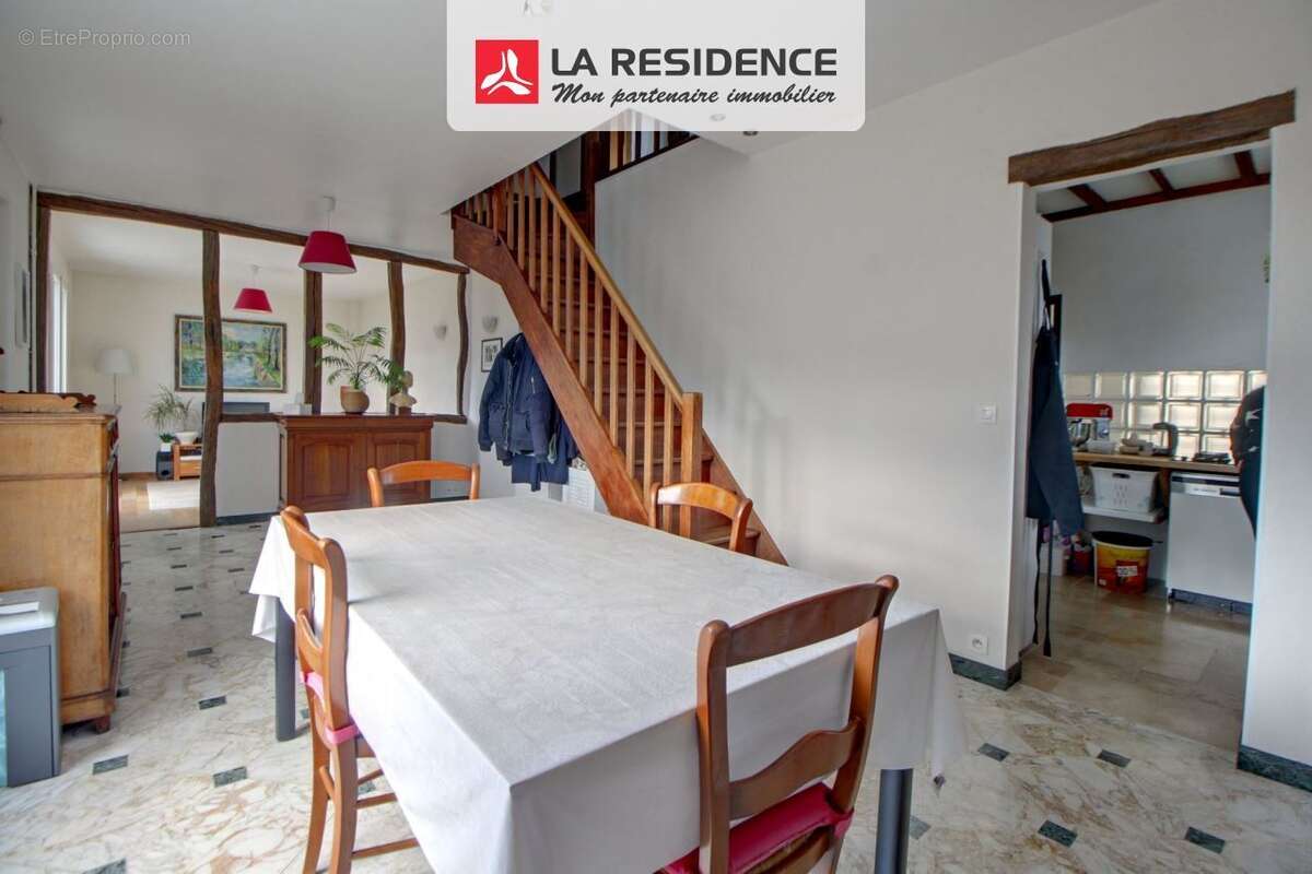 Maison 110 m² à Les Clayes-Sous-Bois  - photo 3