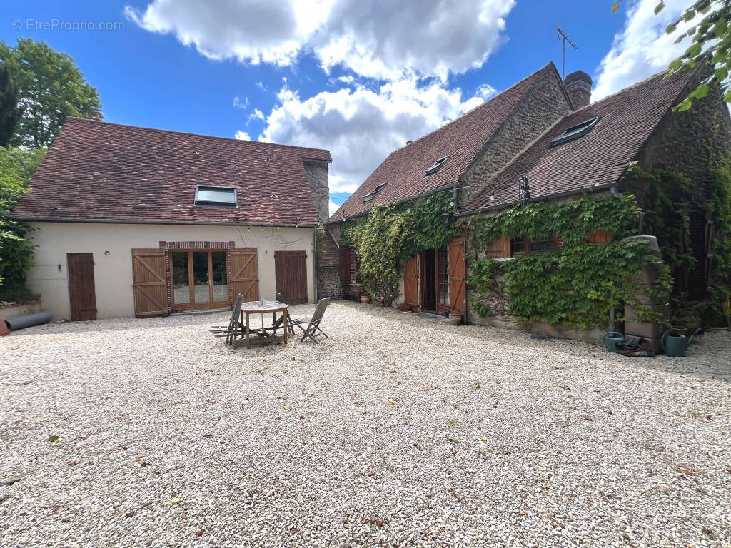 Maison à VILLENEUVE-SUR-YONNE