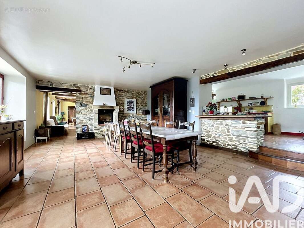 Maison 200 m² à Saint-Martin-Des-Pres  - photo 2