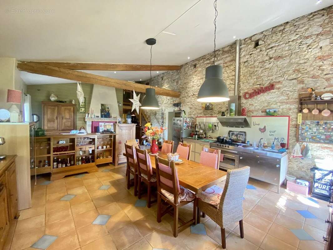 Villefranche, bâtisse de caractère avec chambres d'hôtes, dépendances, jardin et piscine - photo 9