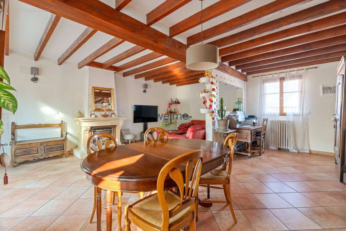 Maison à MAURECOURT