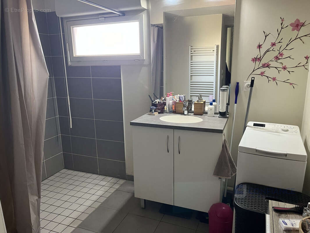 Appartement à DECINES-CHARPIEU