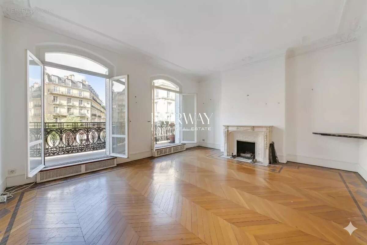 Appartement à PARIS-17E