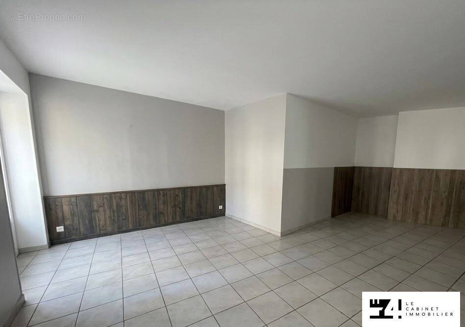 Appartement à CAZERES