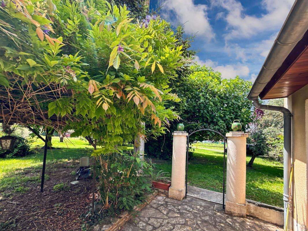 Maison à SEGOUFIELLE