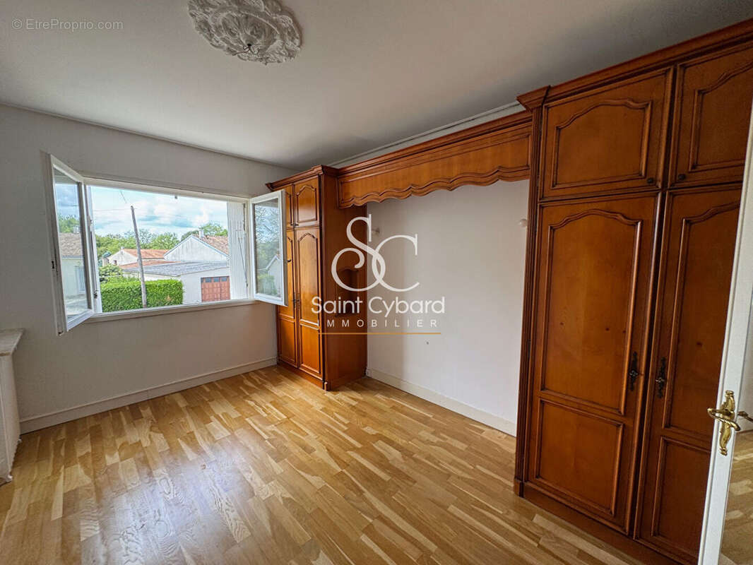 Maison Voeuil et Giget - 3 chambres - photo 10
