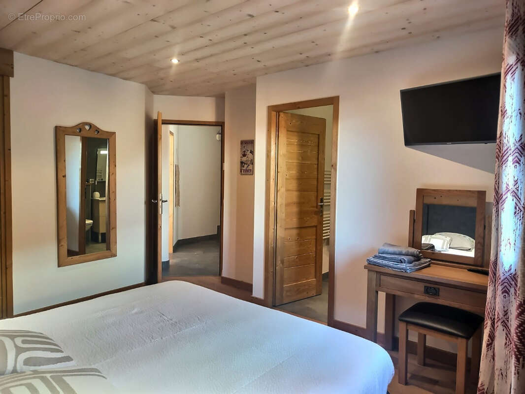 Maison à LES ALLUES