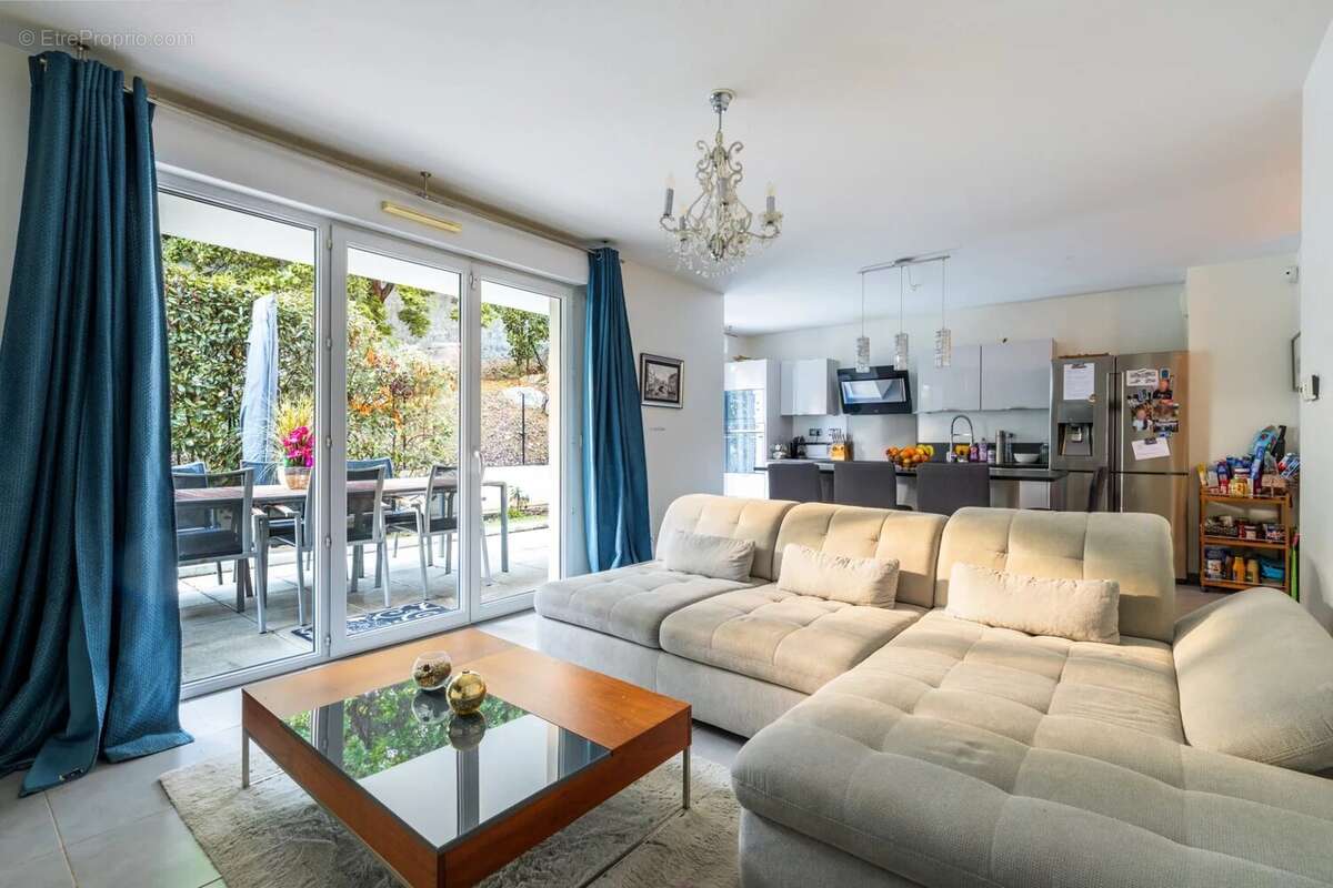 Appartement à SAINT-LAURENT-DU-VAR