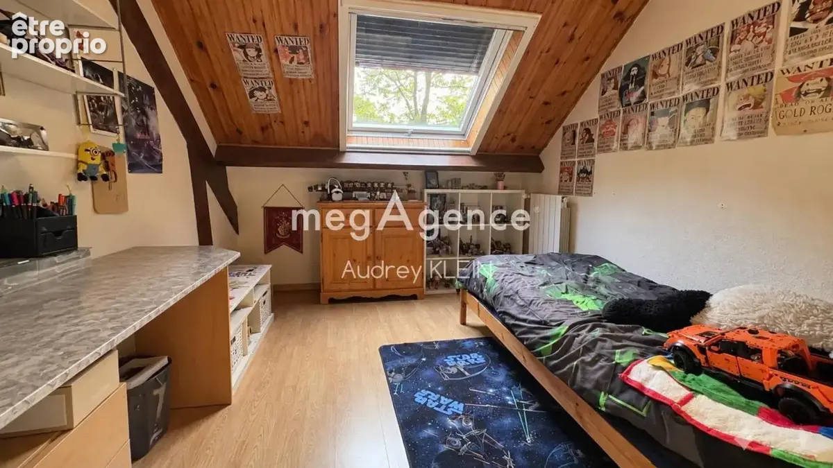 Maison familiale de 216 m² avec 5 chambres, véranda chauffée et terrain clos de 2 478 m² - photo 15