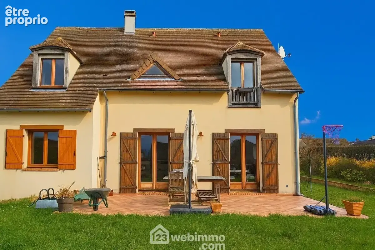 Venez découvrir cette maison de 2004 d'une surface de 138 m². - Maison à SOISY-SUR-ECOLE