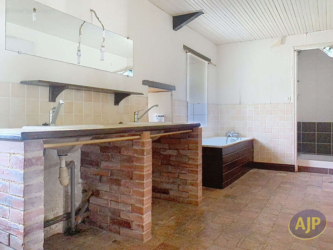 Maison à GRUGE-L'HOPITAL