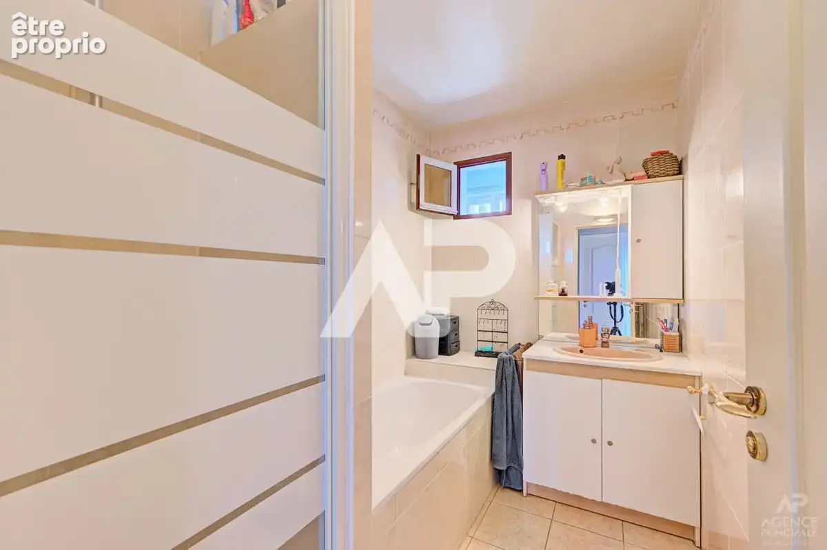 Appartement Rueil Malmaison 4 pièce(s) 79.65m² - photo 9