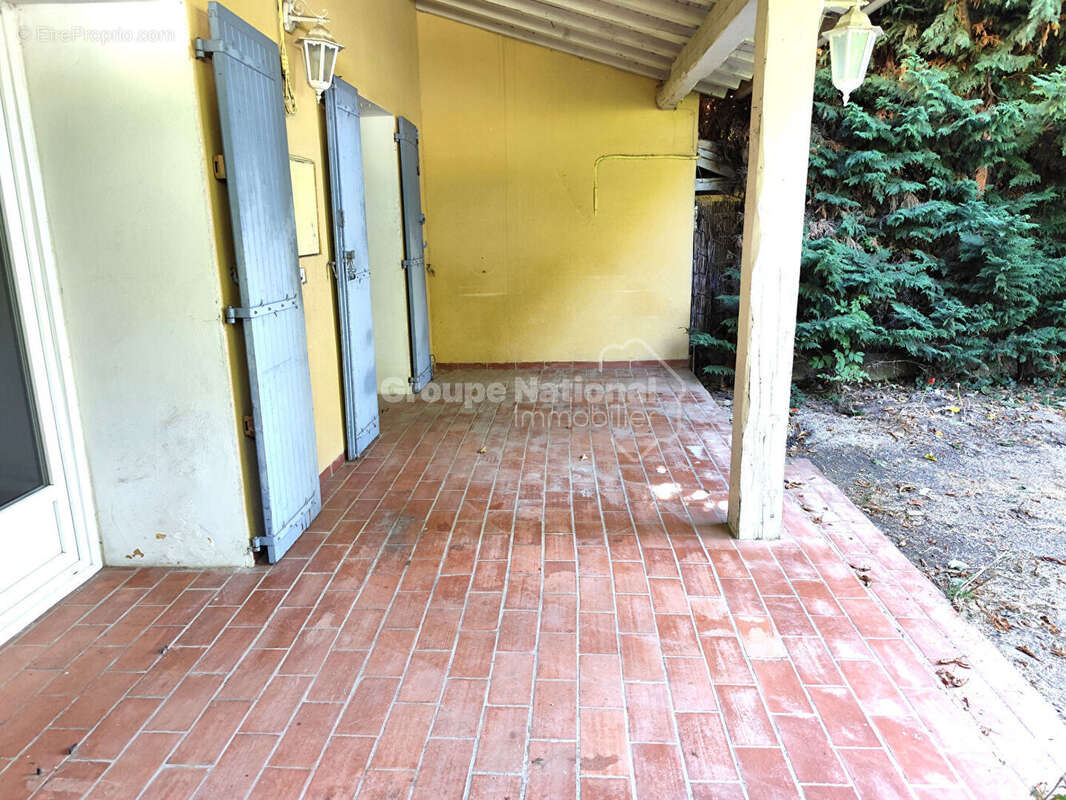 Maison à CAMARET-SUR-AIGUES