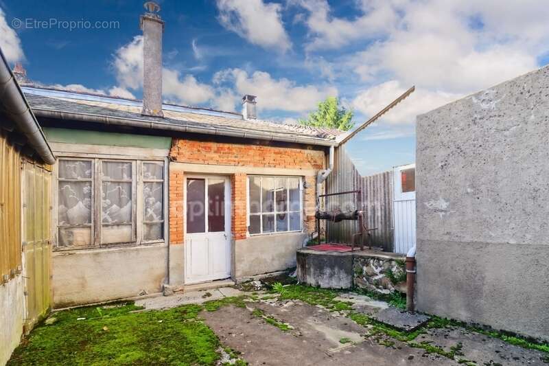 Maison à SAINT-HILAIRE-LA-TREILLE