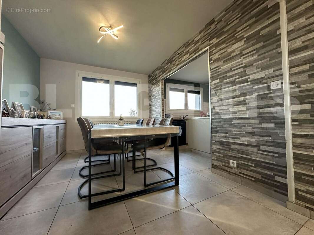 9d8a624d-2418-4ffb-9819-19eef9cb6b9d - Maison à PURE