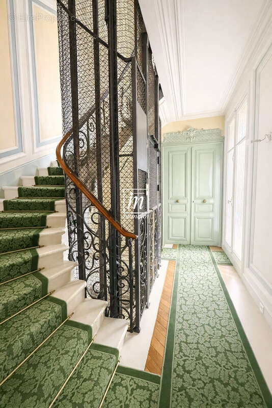 Appartement à PARIS-8E