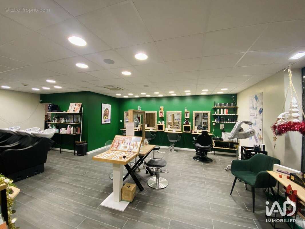 Photo 2 - Commerce à CARVIN