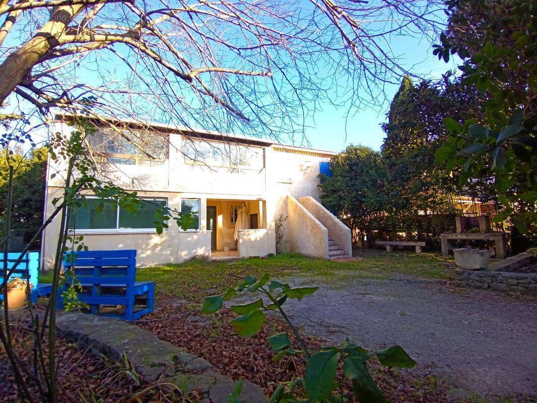 Maison à CAMARET-SUR-AIGUES