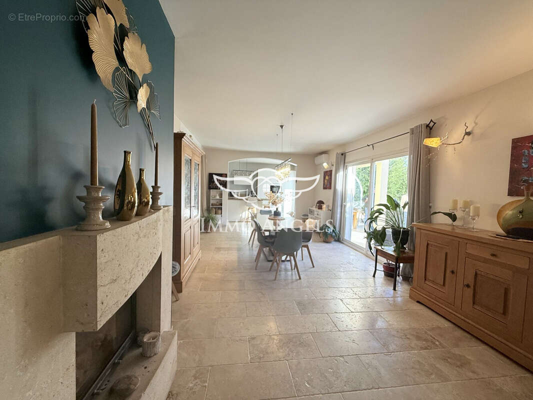 Maison à LAUDUN-L'ARDOISE