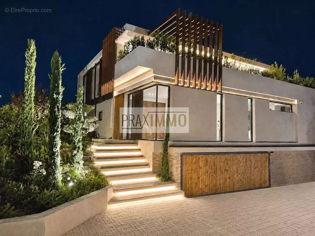 Maison 400 m² à Mougins  - photo 5