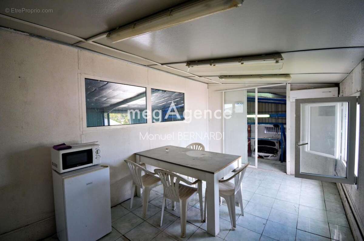 Commerce à PETIT-BOURG