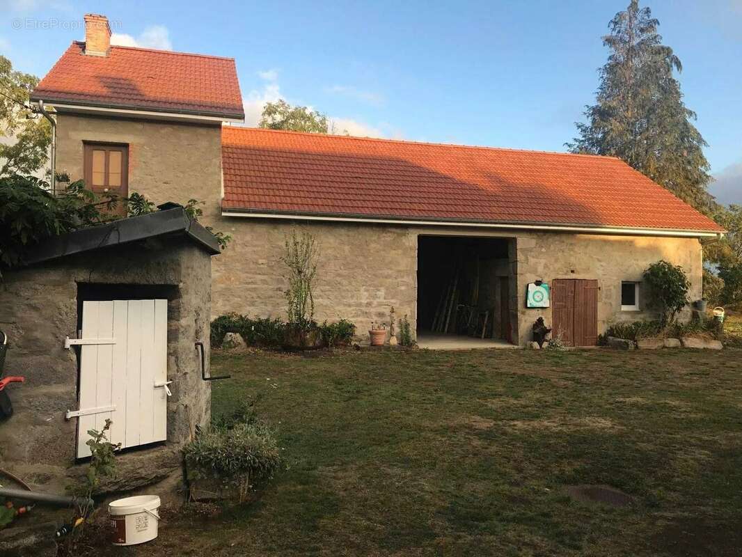 Maison à SAINT-PRIEST-DES-CHAMPS