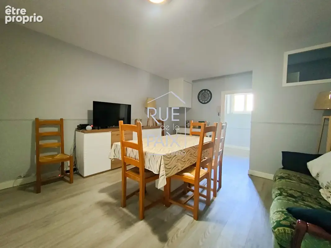 Immeuble Mirebeau 358 m2 - 6 logements + dépendances - photo 15