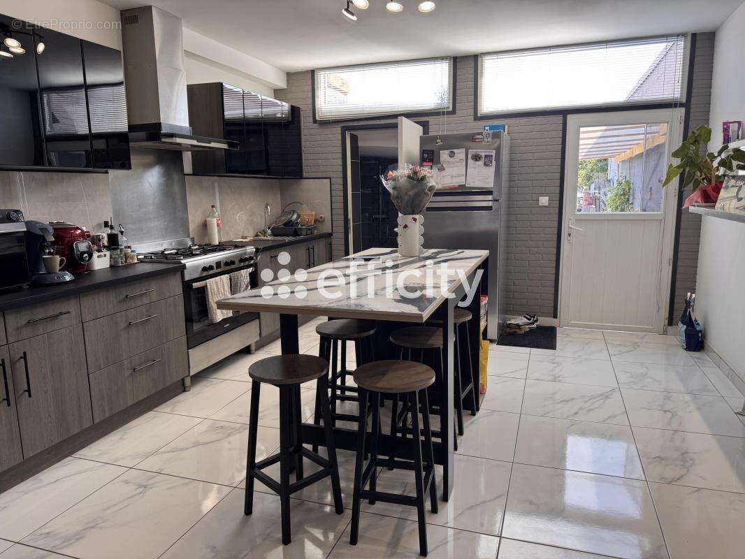 Maison 108 m² à Bruay-Sur-L'escaut  - photo 4