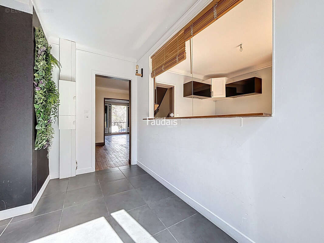 Appartement 135 m² à Saint-Lo  - photo 8