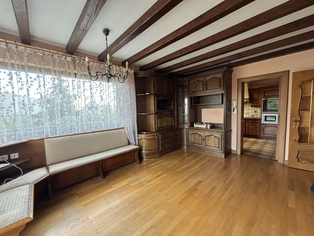 Élégante maison familiale de 220 m2 sur un magnifique terrain arboré de 15 ares - photo 9