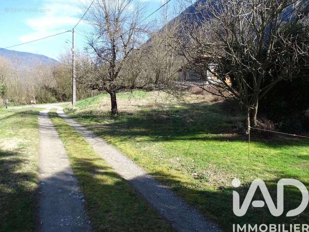 Terrain 844 m² à Epierre  - photo 5