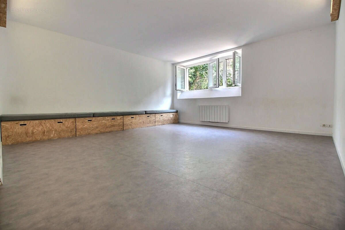 Commerce à NEUILLY-SUR-SEINE