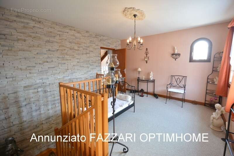 À vendre en exclusivité à Stenay, vaste maison familiale de plain-pied – 175 m² habitables – 5 chambres – terrain 1 528 m² - photo 16