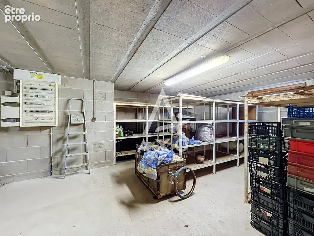 Maison familiale 5 chambres, sous-sol total et 8500m² de terrain - photo 14