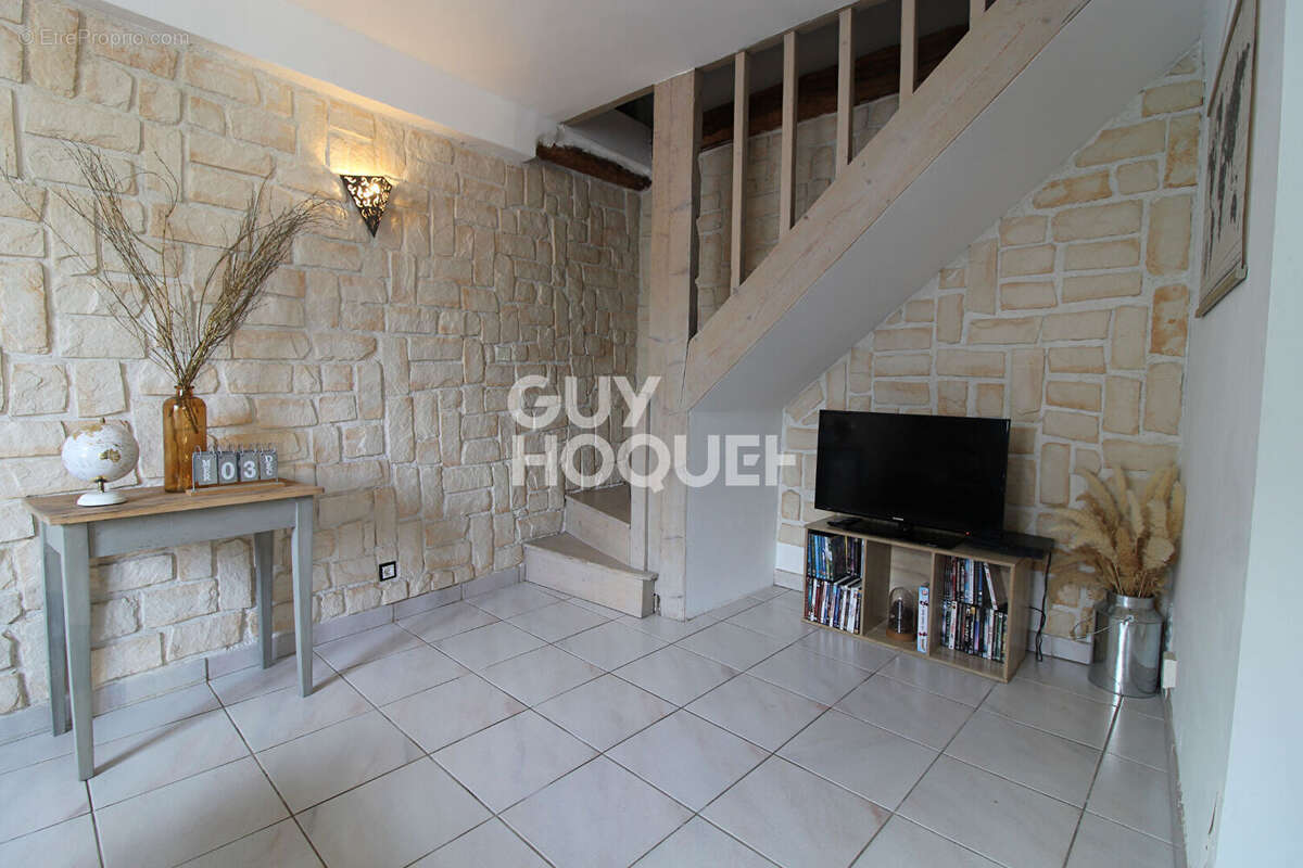 Maison à CHEVRY-COSSIGNY