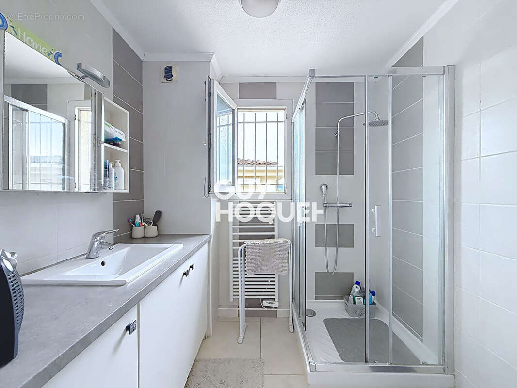 Appartement à MOUANS-SARTOUX