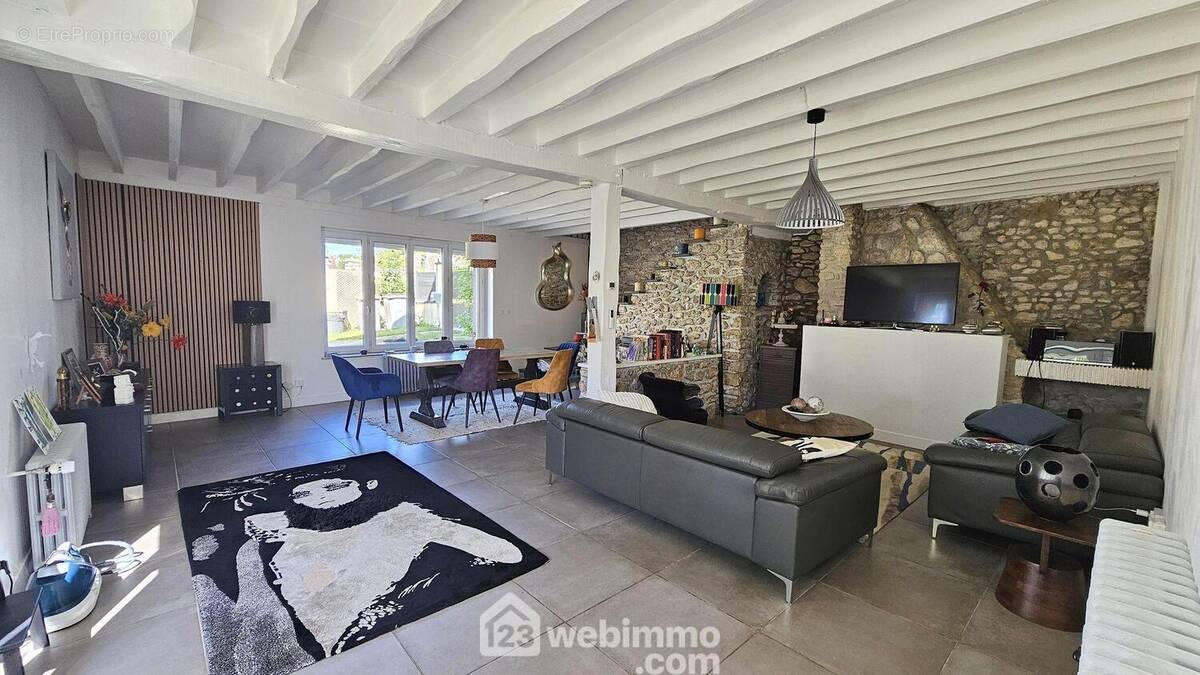 Un séjour spacieux de 56 m². - Maison à MILLY-LA-FORET
