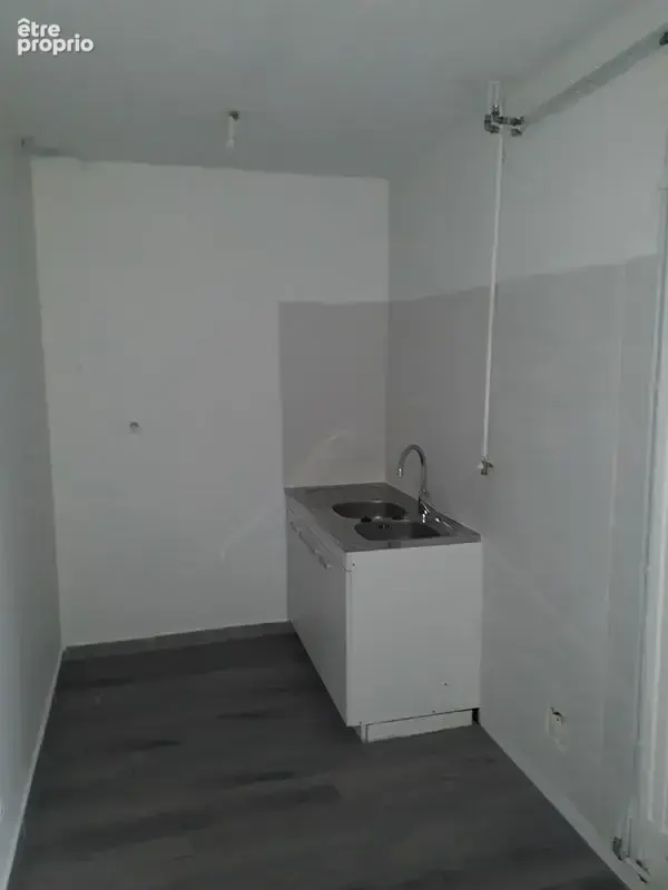 A saisir secteur jas de bouffan t1 31m² en rdc avec terrasse tres bon etat - photo 4